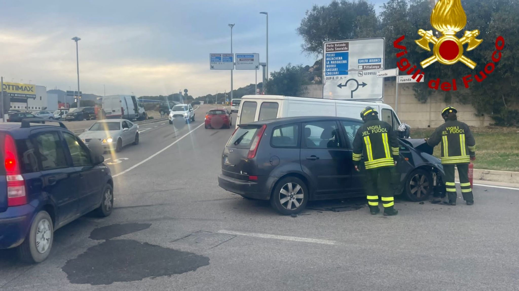 Olbia Scontro Auto Furgone Un Ferito