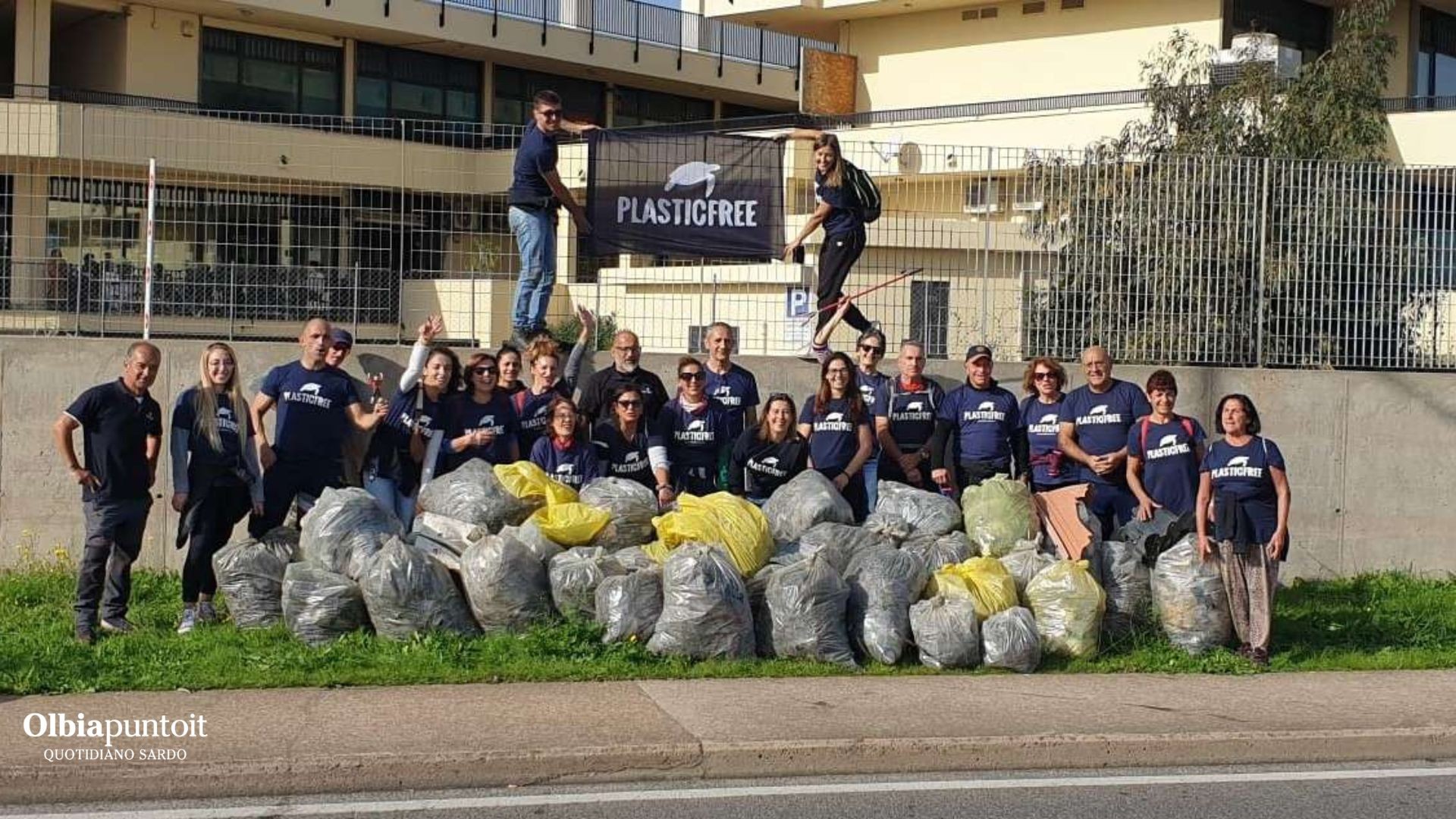 18° Meeting di Olbia, trionfa l'amore per l'ambiente: volontari Plastic Free raccolgono 60 sacchi di rifiuti