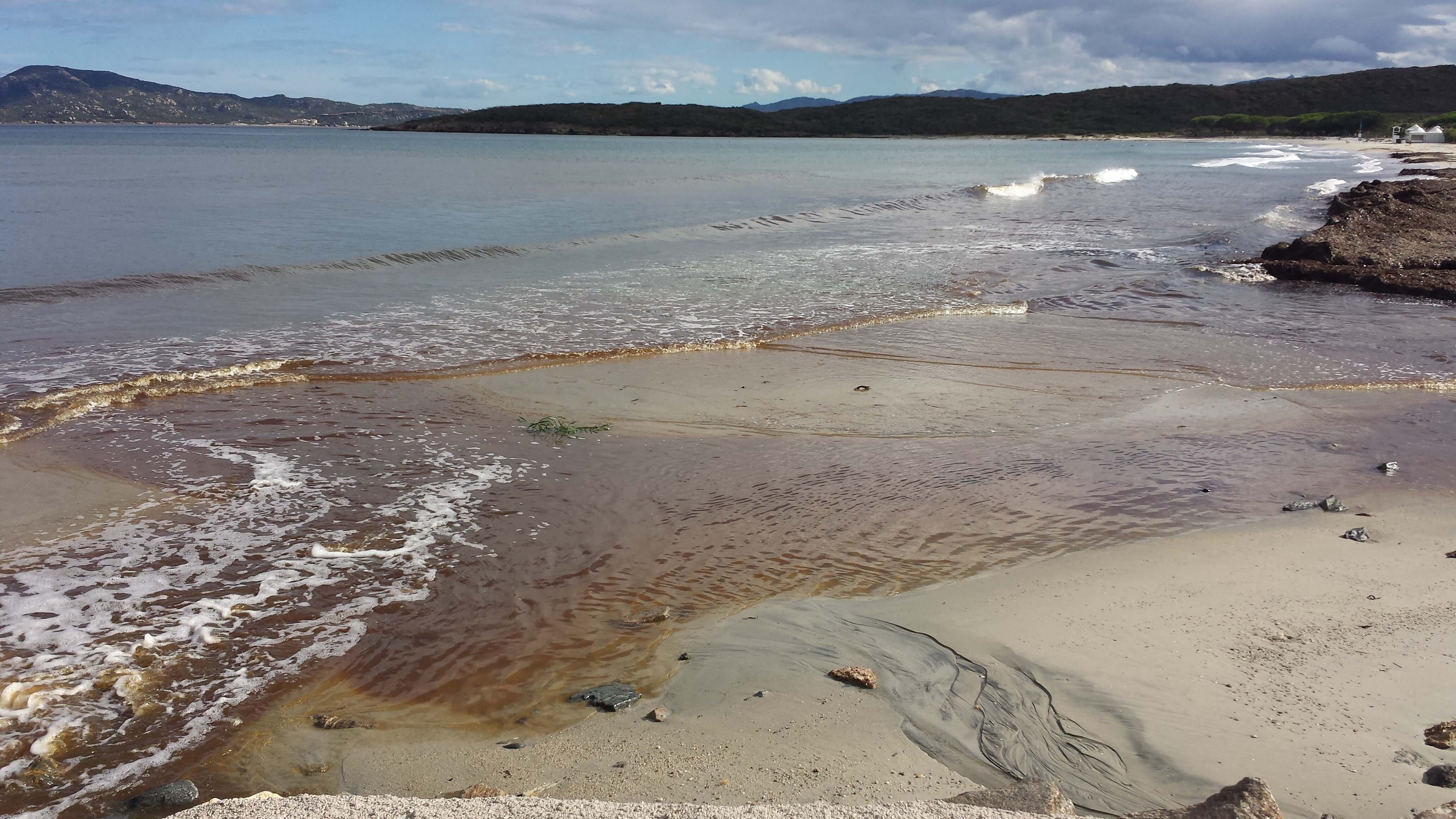 Alluvione ad Olbia. Pittulongu invasa dai liquami