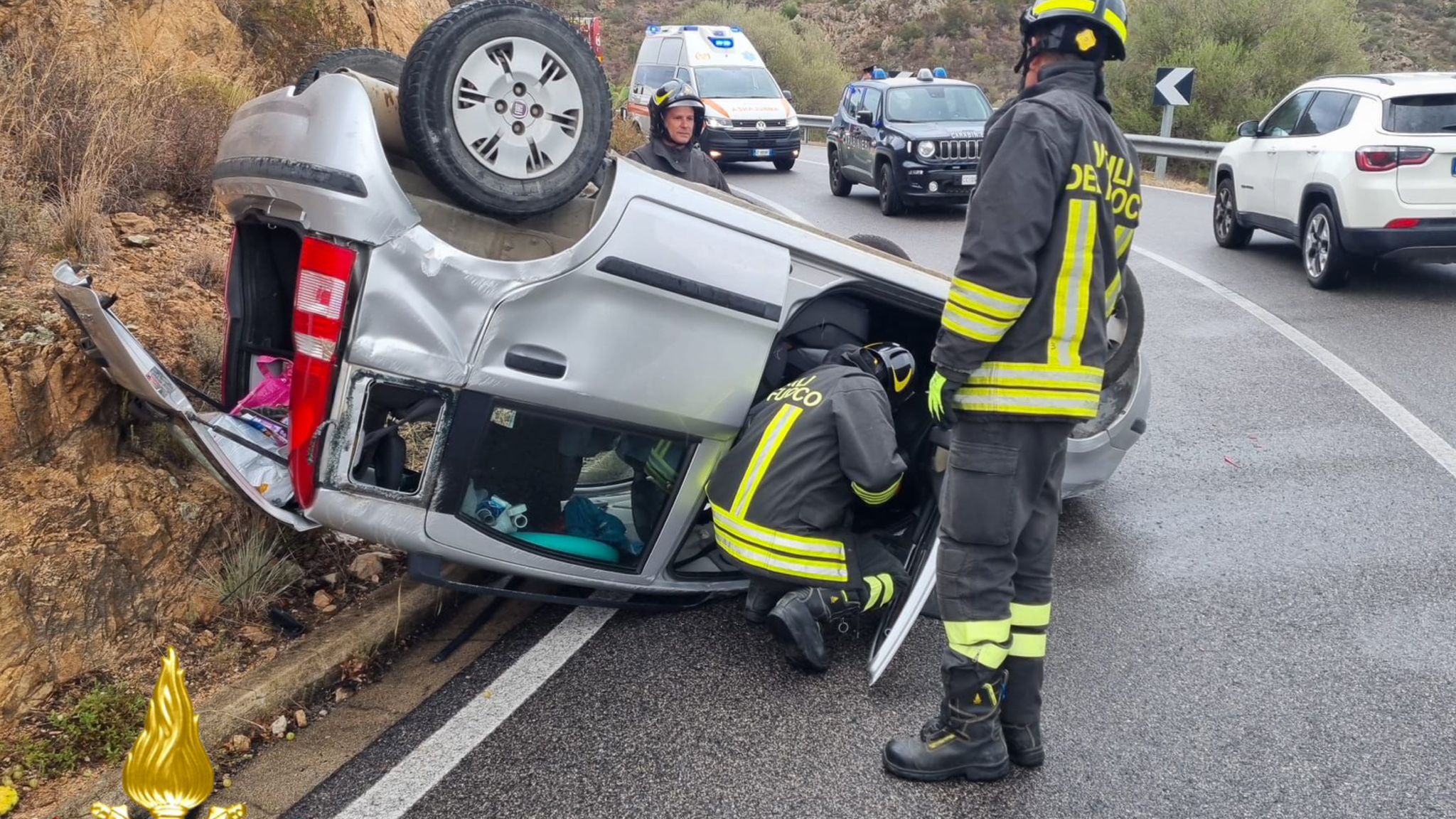 Auto si ribalta sulla ss 198: ferita la conducente 