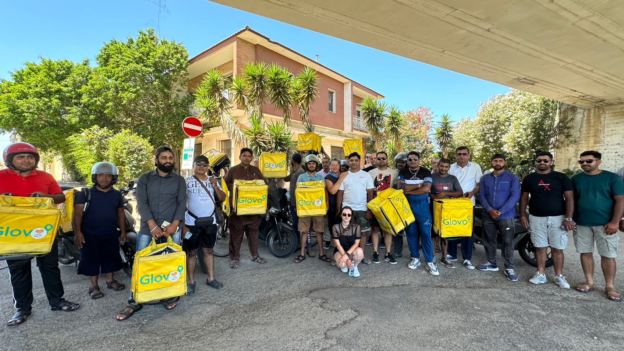 Olbia, protesta dei rider di Glovo: 