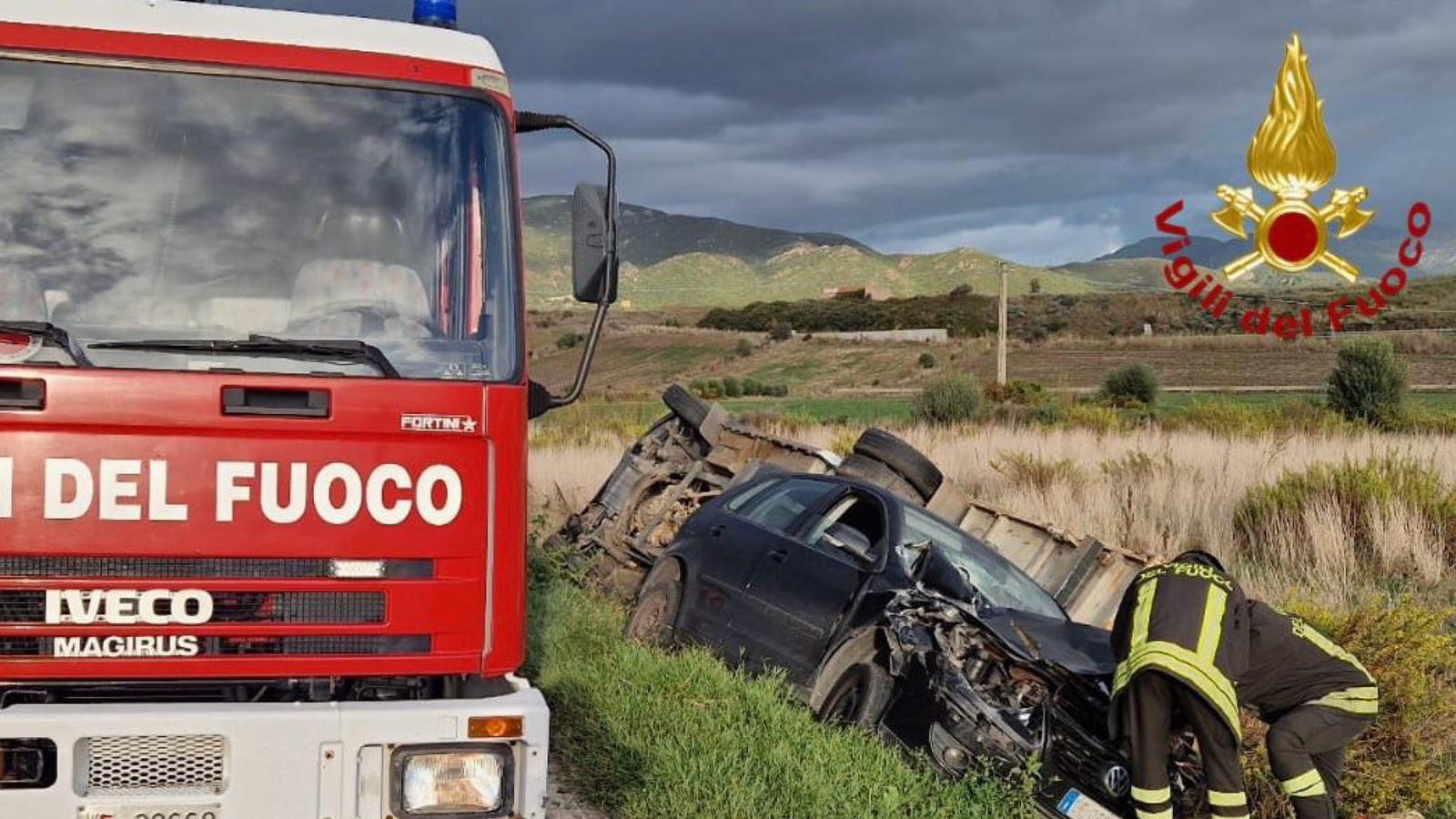 Gallura, scontro sulla Sp 90: mezzi fuori strada