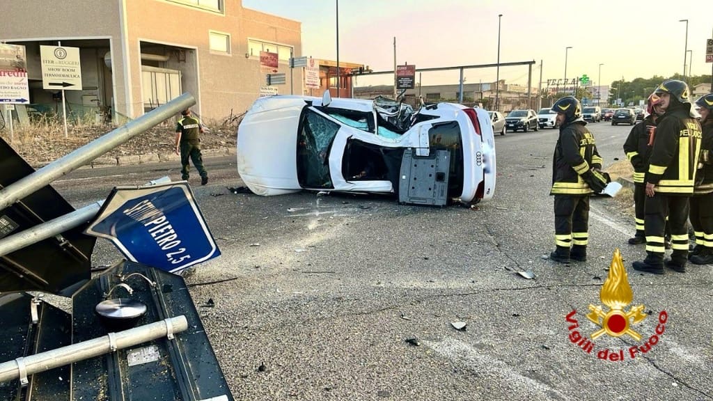 Grave incidente tra due auto: ci sono feriti