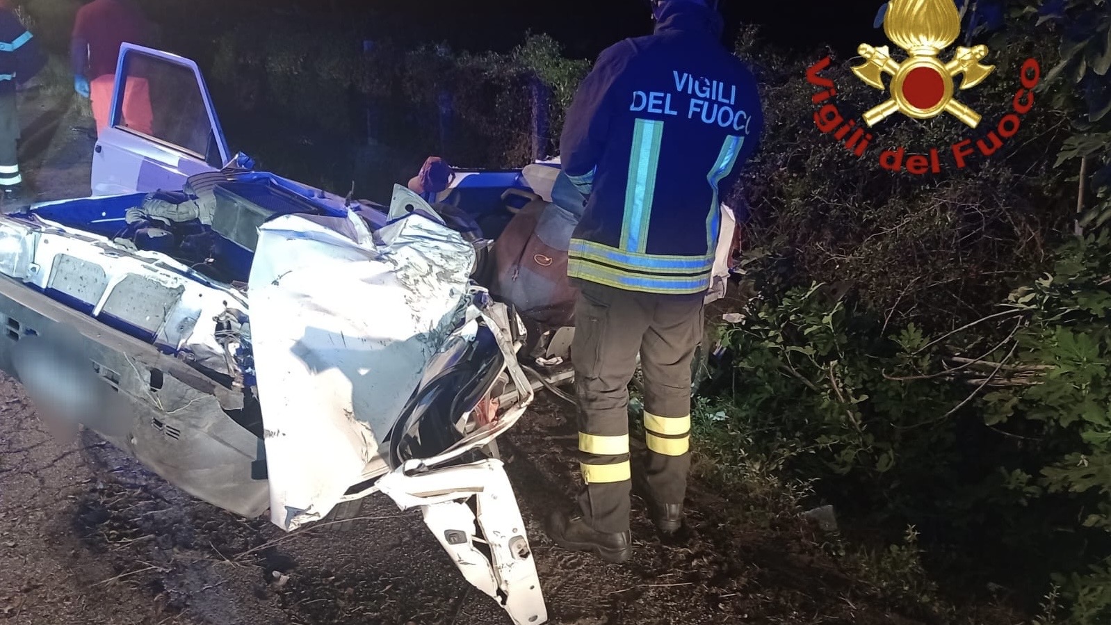 Arzachena: auto esce fuori strada e si schianta contro un muro