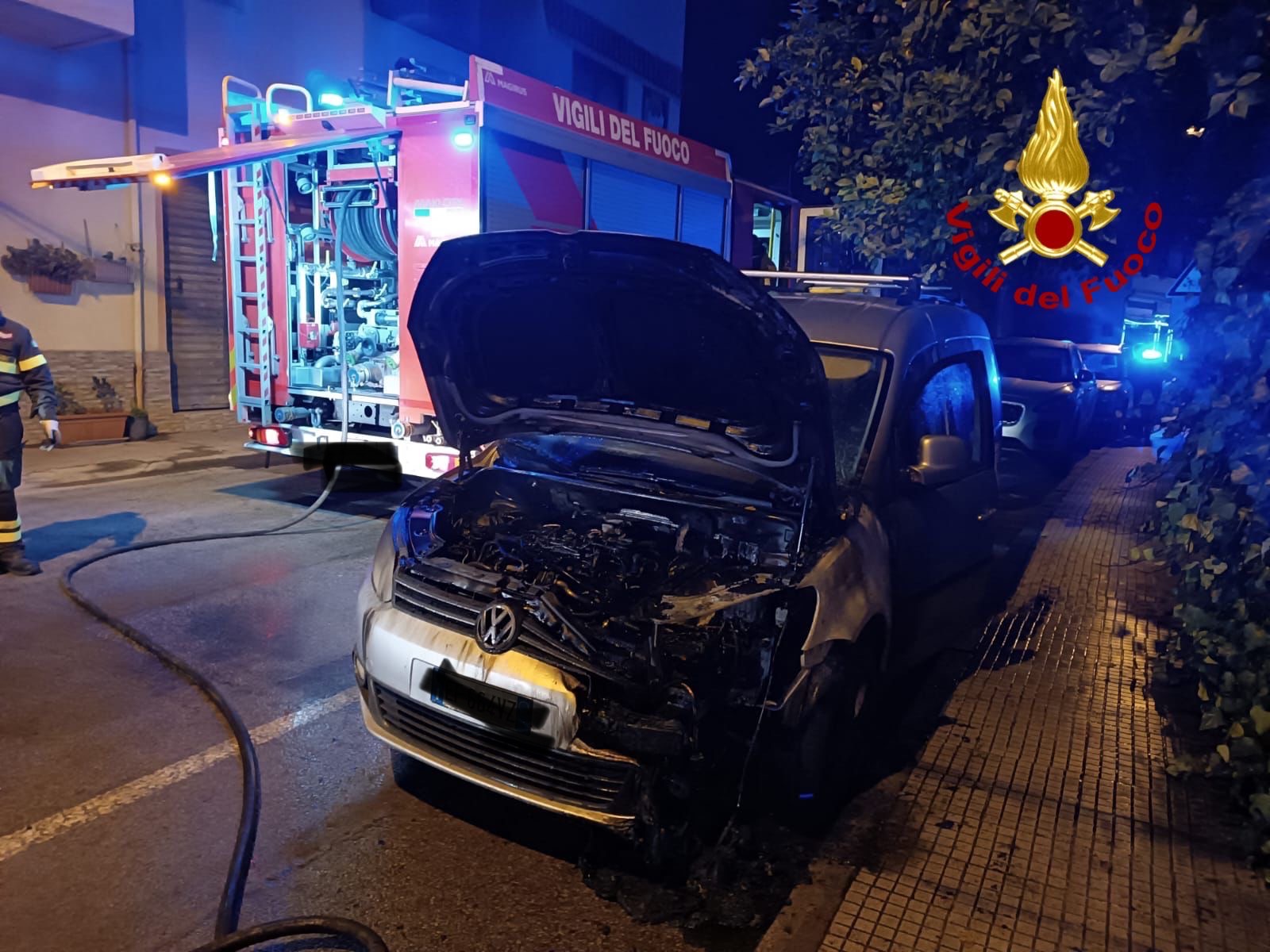 Siniscola, a fuoco un'auto: il rogo sarebbe di origine dolosa