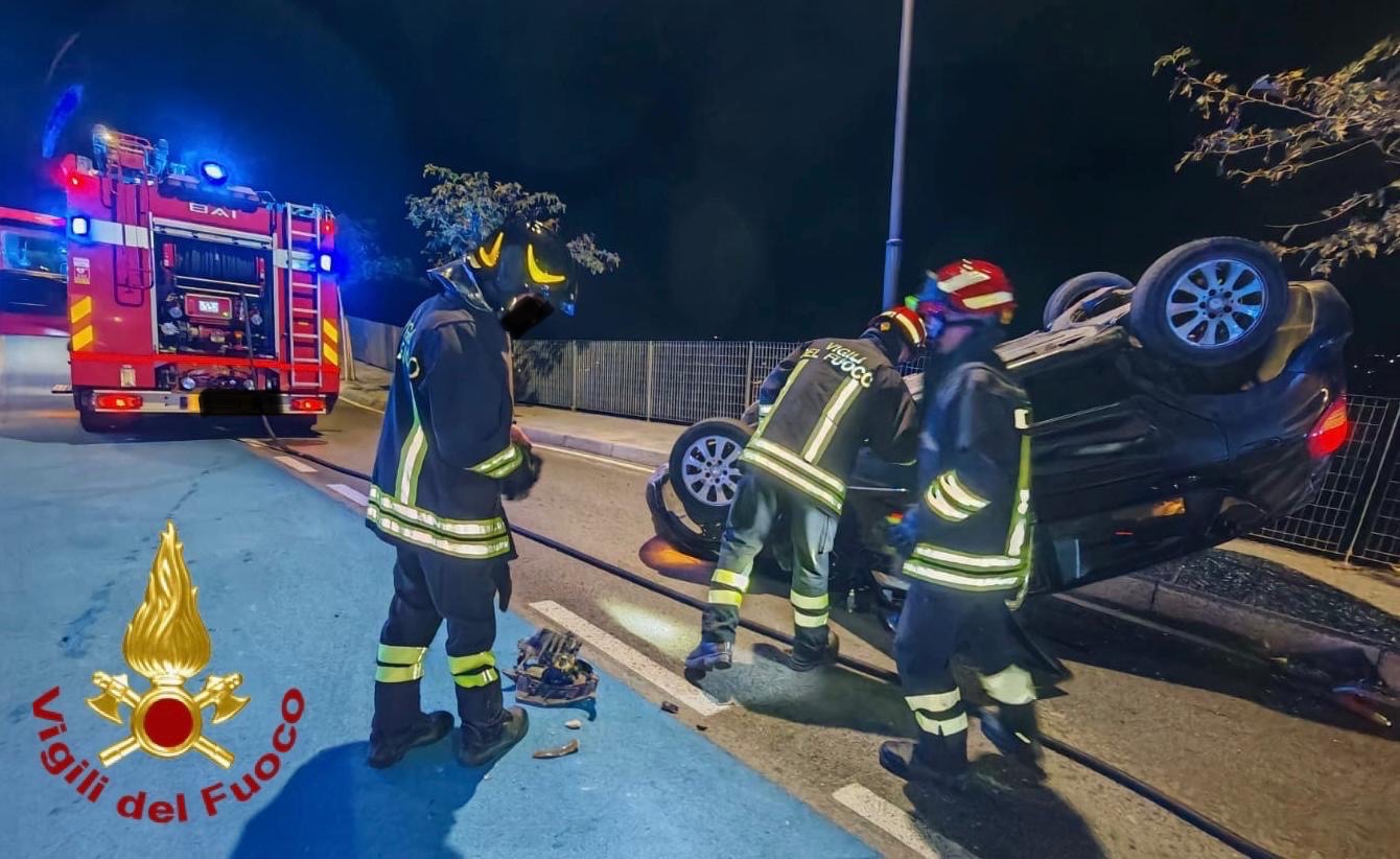 Olbia, violento incidente in via Mosca: si ribalta un'auto