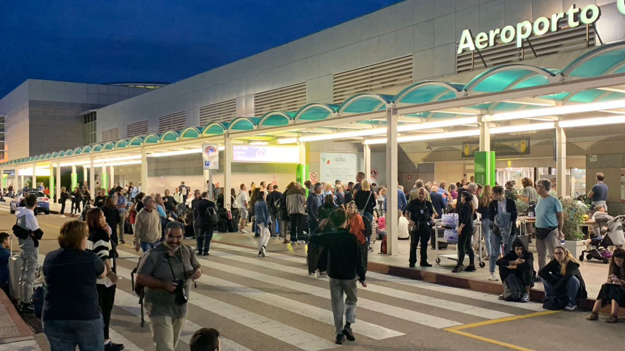 Olbia, allarme bomba al Costa Smeralda: aeroporto evacuato