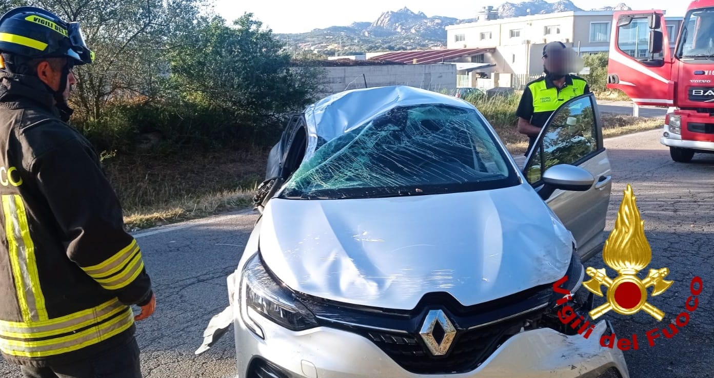 Arzachena, perde il controllo dell'auto: donna trasferita con elicottero in ospedale