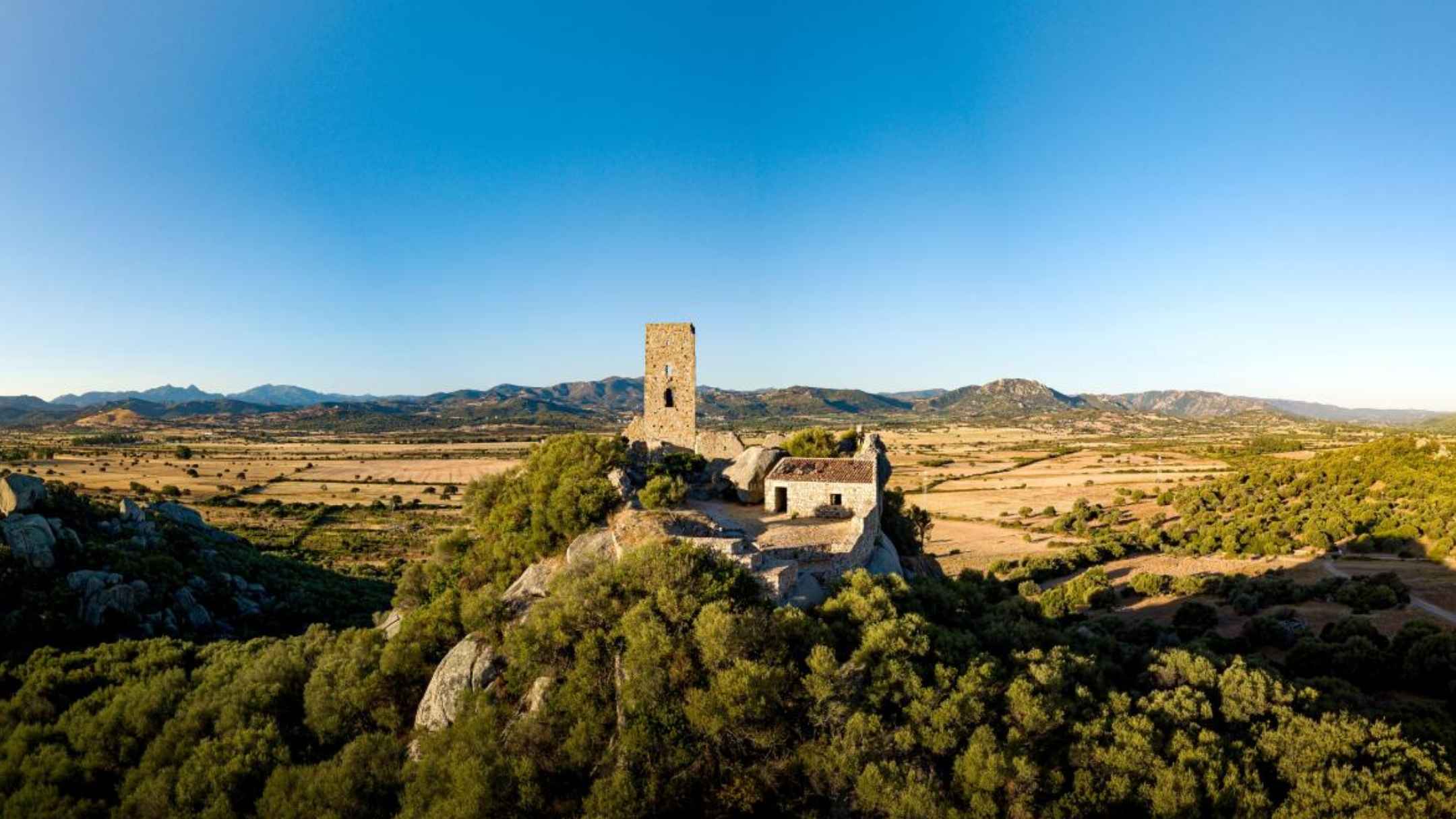 Siti archeologici e storici vicino a Olbia: un viaggio tra nuraghi, tombe dei giganti e resti romani