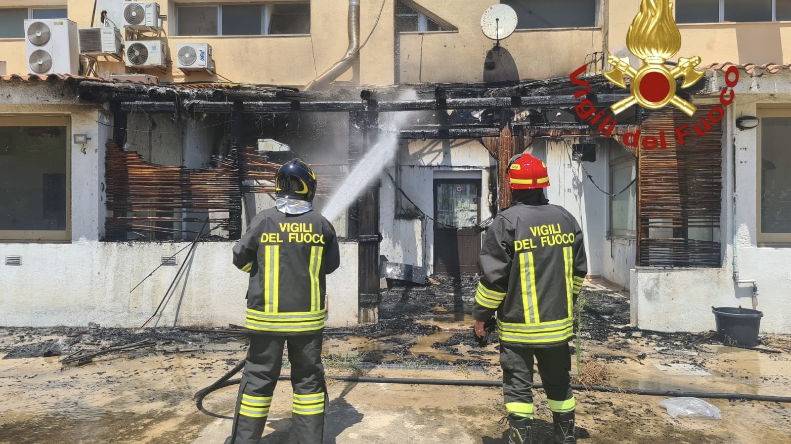 Olbia, paura in via Vignola: a fuoco una veranda