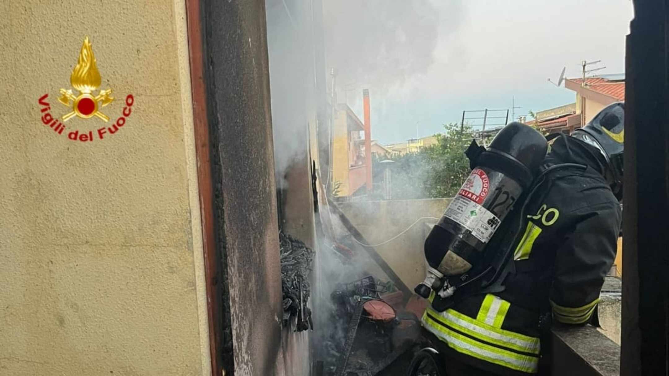 Incendio all’alba: Vigili del Fuoco salvano una famiglia intrappolata