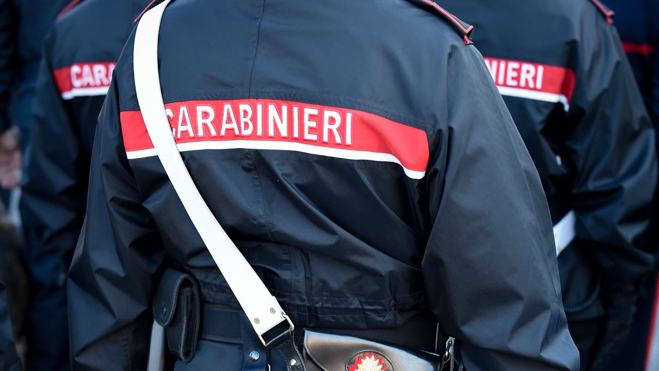 Incendia l’auto del fratello e minaccia i carabinieri: arrestato 59enne