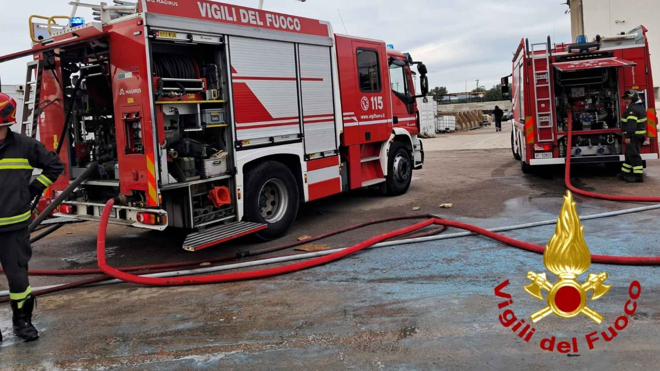 Olbia, incendio in zona industriale: intervento dei Vigili del Fuoco evita il peggio