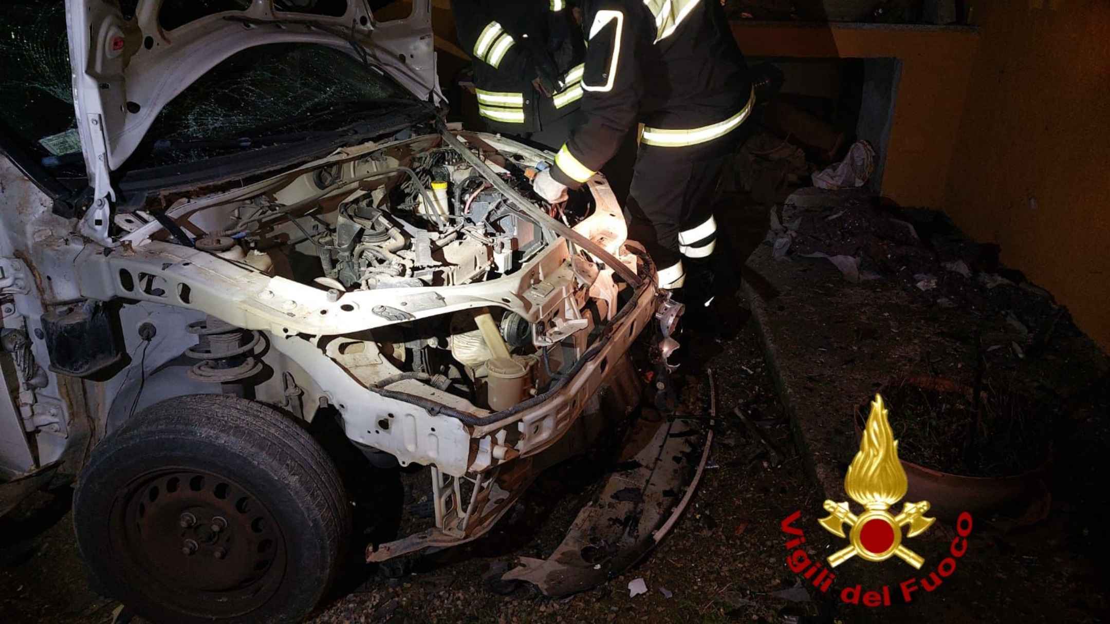 Attentato a San Teodoro: esplosione nella notte