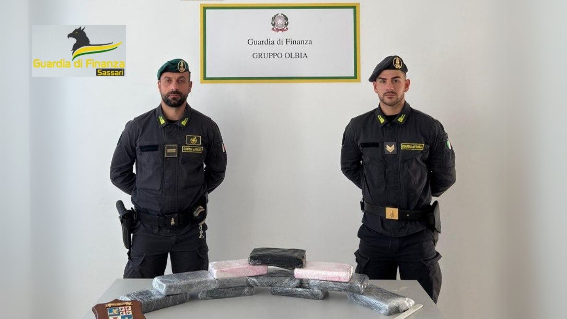 Olbia, sequestrati 11 chili di cocaina nascosti in un minivan: arrestato corriere al porto