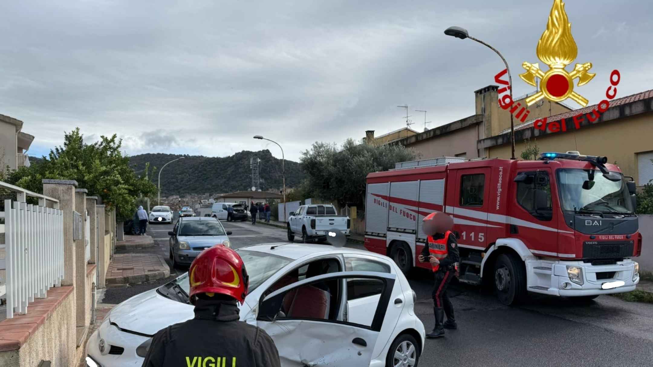 Scontro tra due auto: un ferito