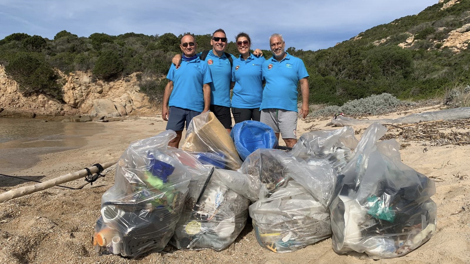 La Maddalena: 240 volontari ripuliscono l'arcipelago