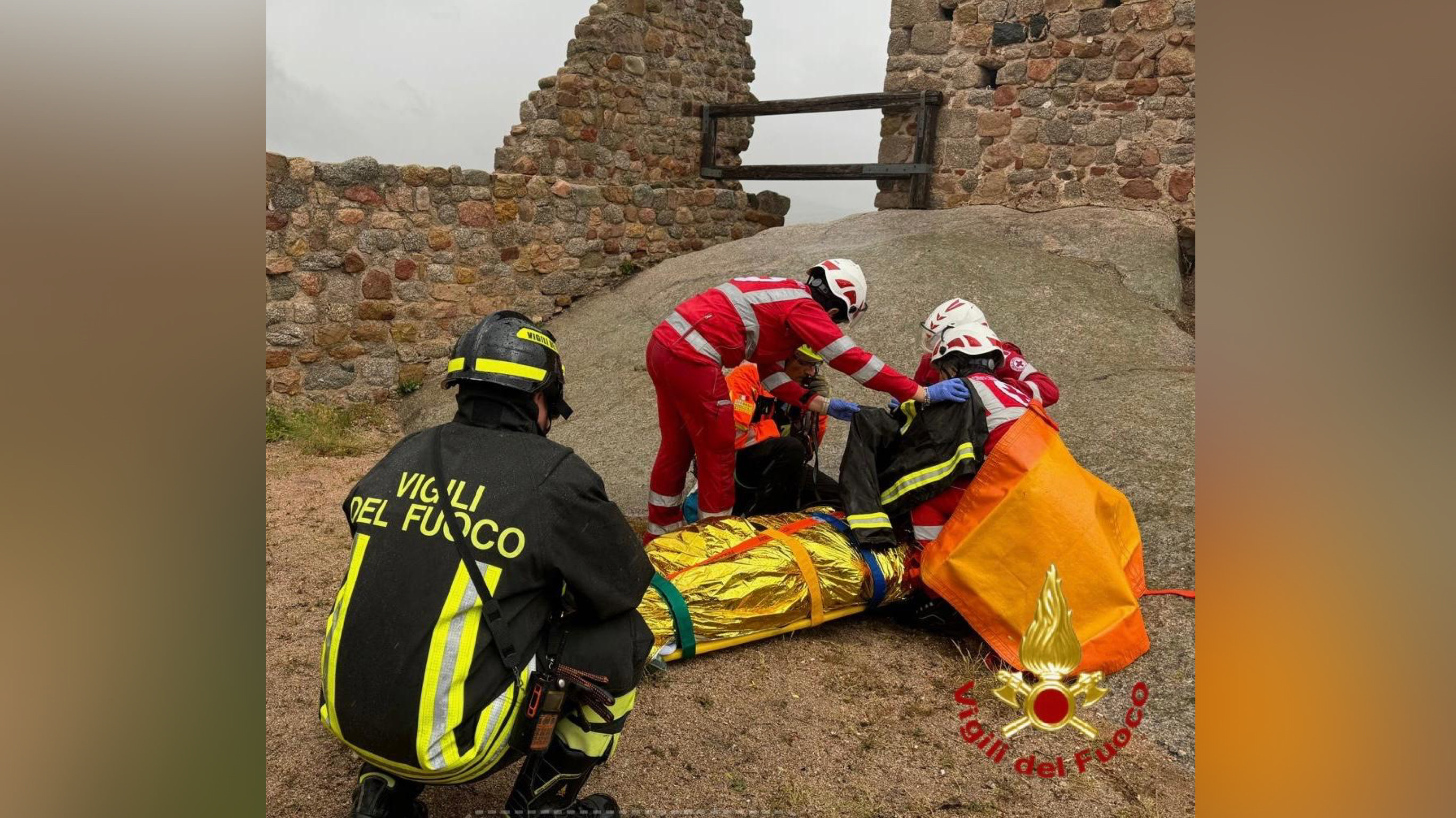 Olbia, escursionista scivola durante una visita al Castello di Pedres: interviene elisoccorso