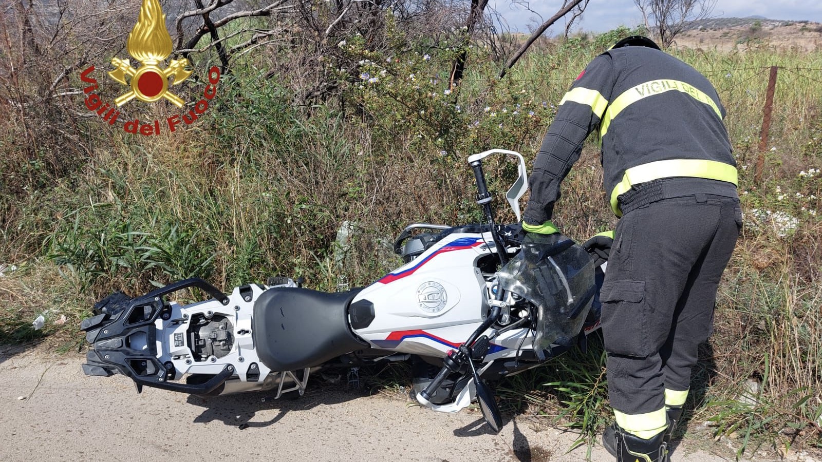 Siniscola, violento scontro tra auto e moto: un uomo in codice rosso