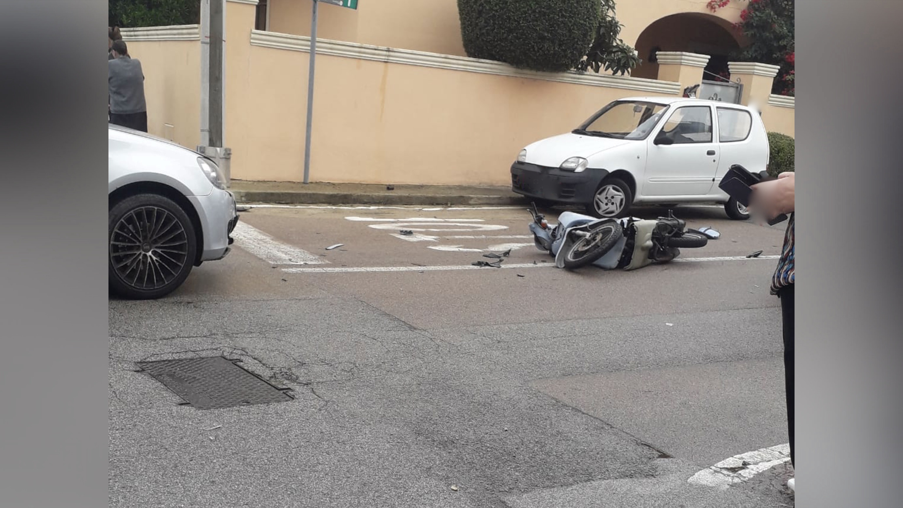 Olbia, incidente tra auto e scooter in via Faenza: un ferito