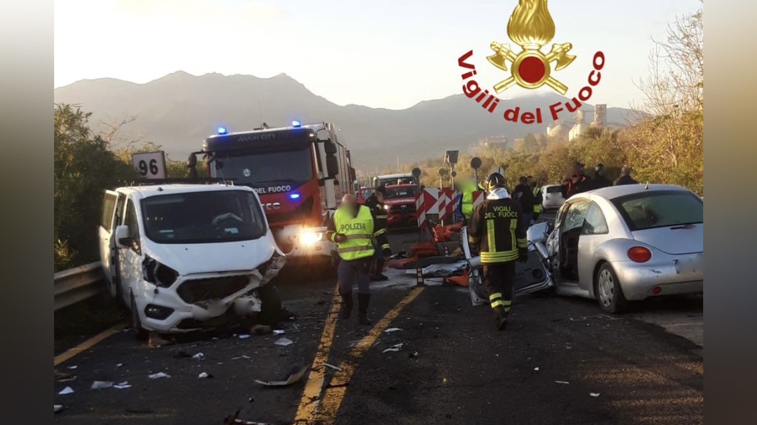 Violento incidente sulla 131 in direzione Olbia: gravi tre uomini