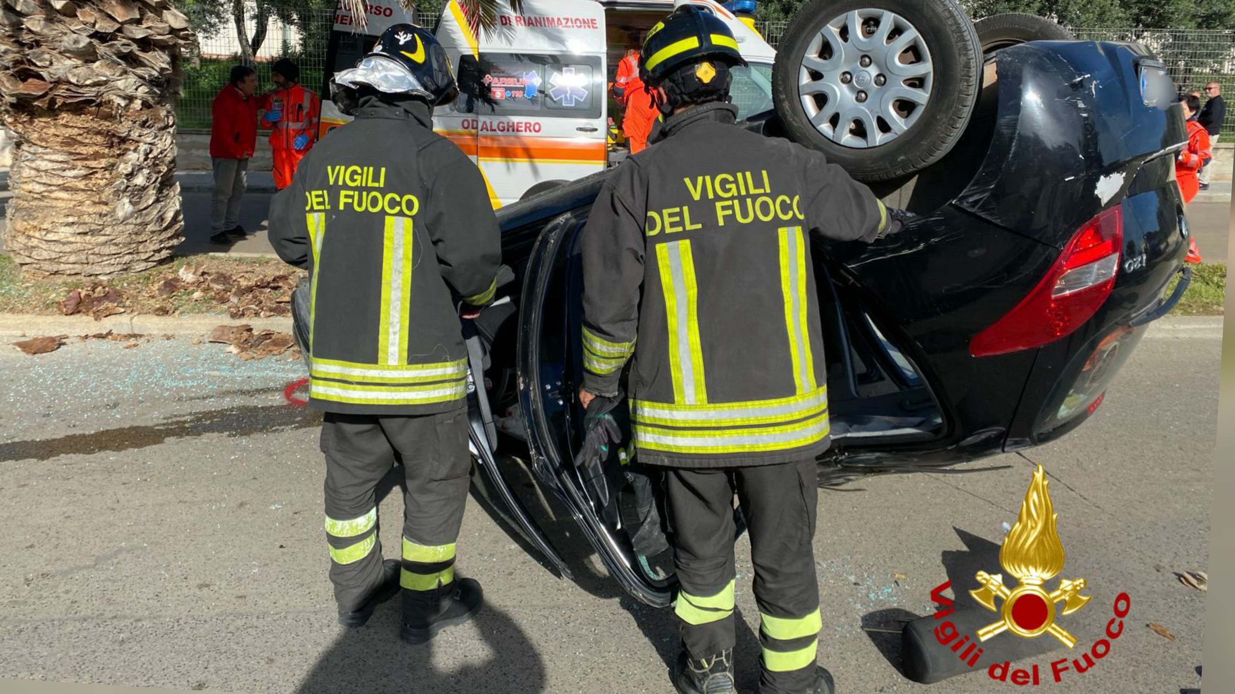 Auto si ribalta: conducente trasportato all’ospedale