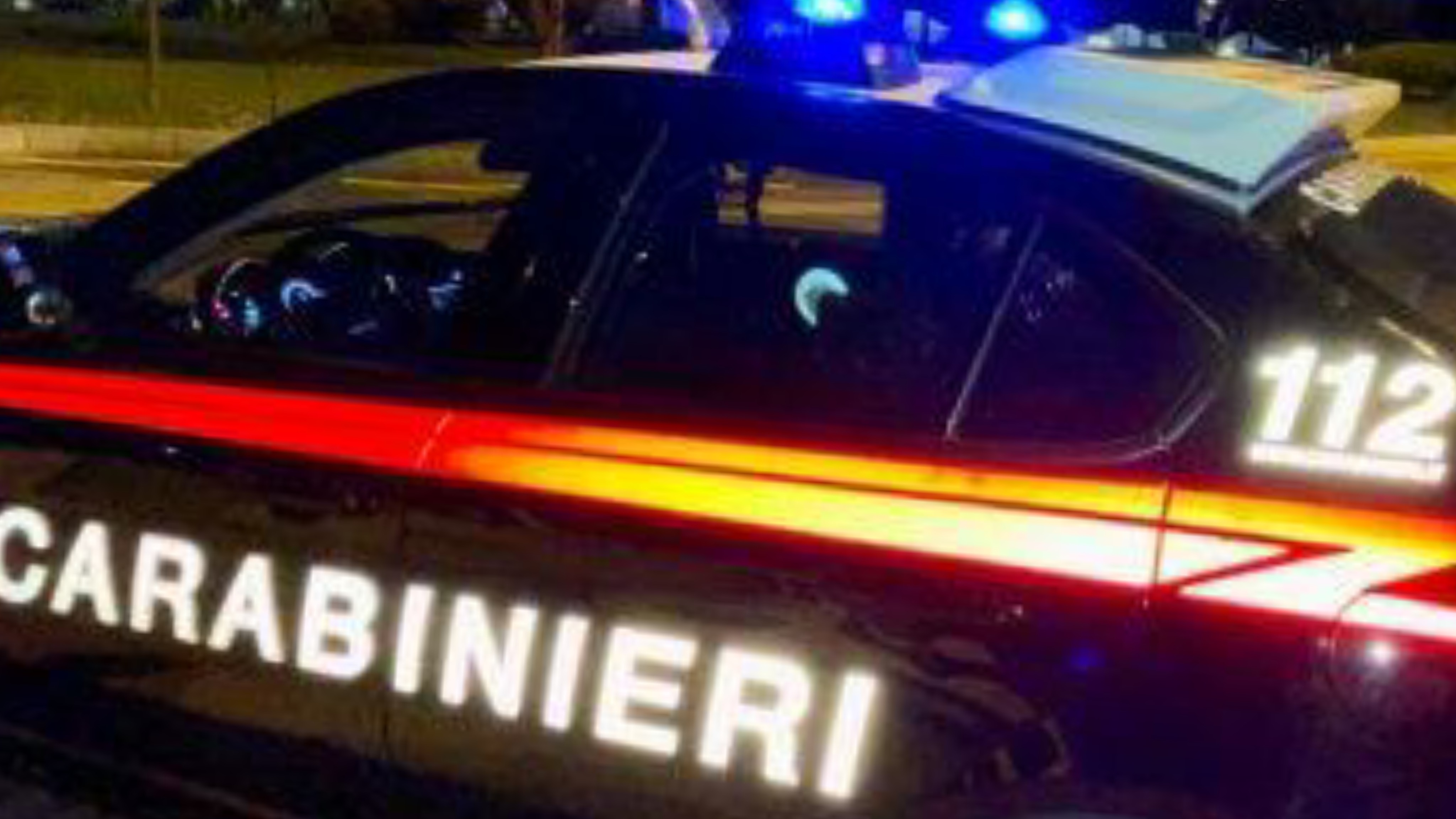 Tragico incidente nella notte: guardia giurata schiacciata da un cancello