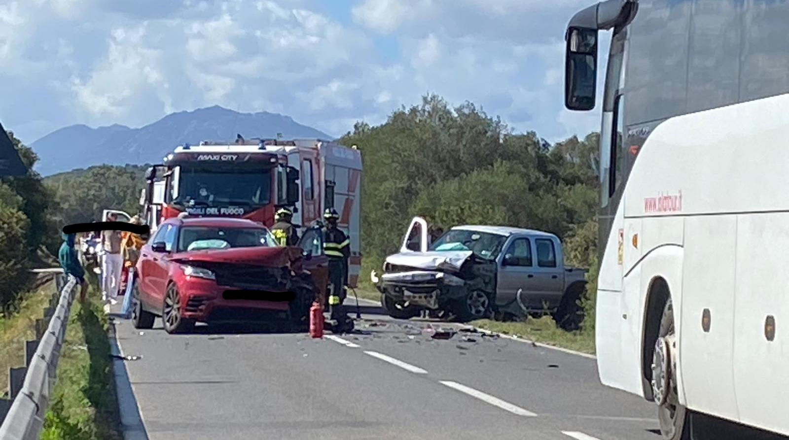 Olbia, incidente sulla 125: scontro frontale Suv-pick up