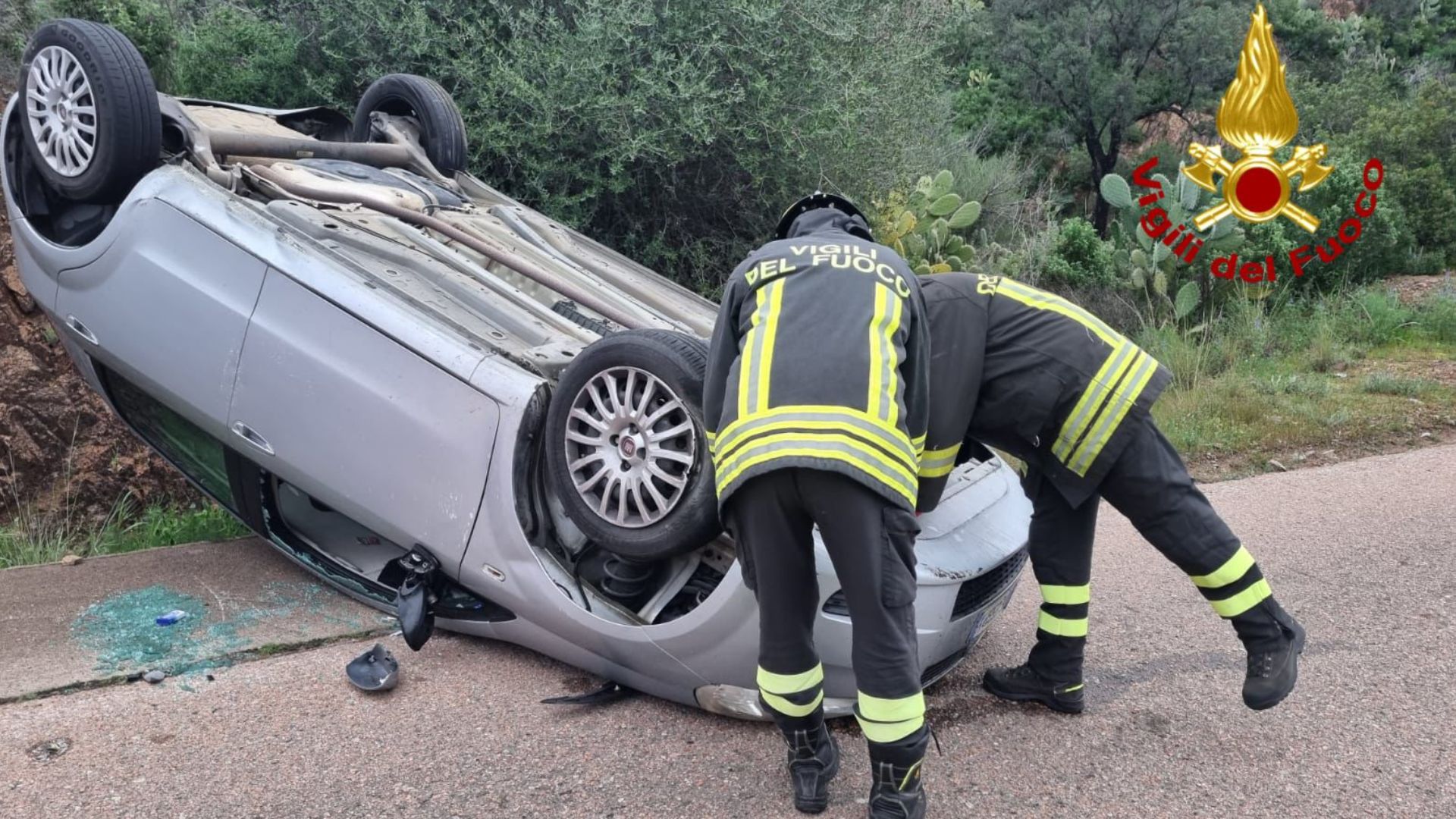 Perde il controllo dell’auto e si ribalta: giovane ferito in codice rosso