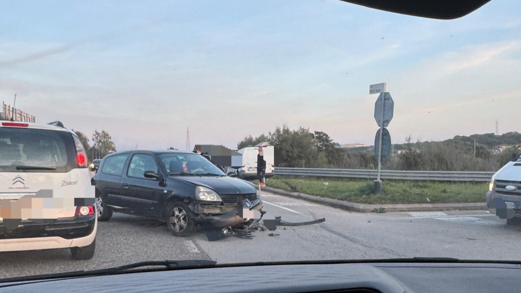 Olbia, scontro tra due auto: ci sono feriti