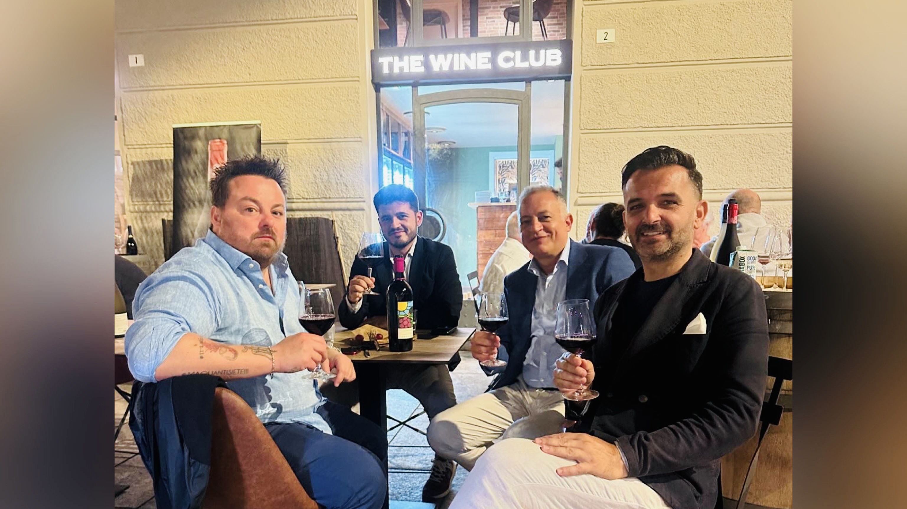 Olbia: grande successo per la serata di degustazione al The Wine Club con Luca Gardini 