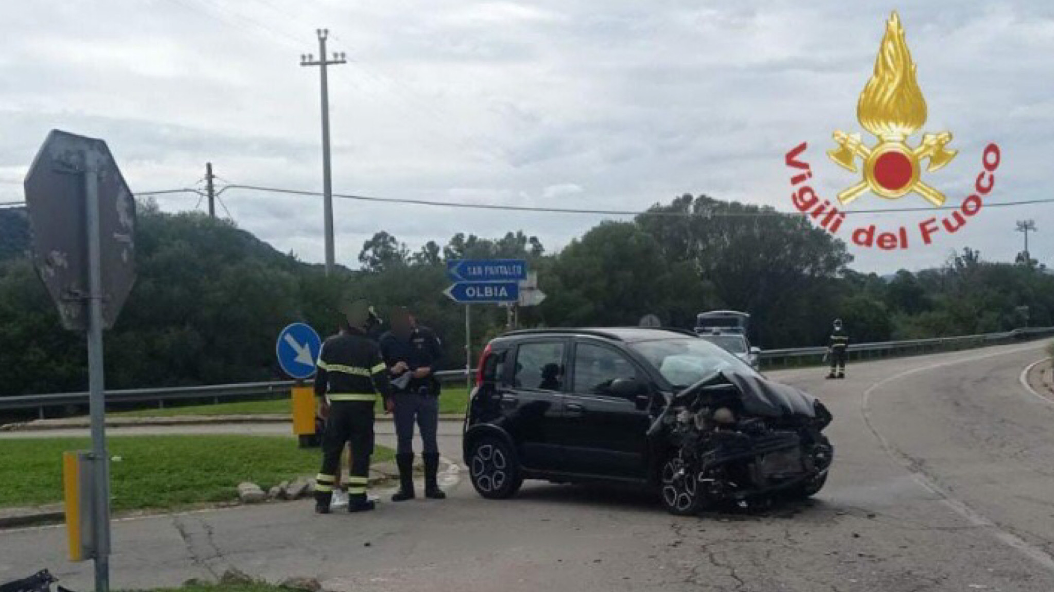 Violento scontro tra due auto: due donne ferite