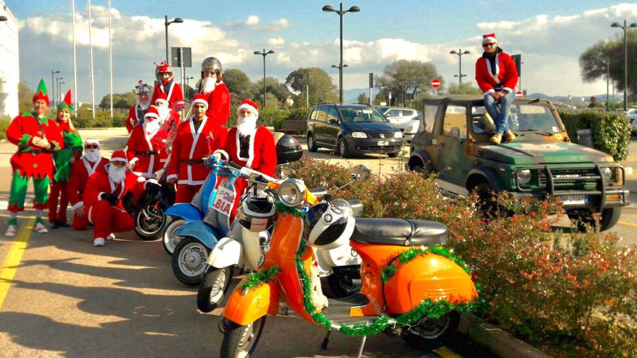 Olbia: Babbo Natale arriva sulla Vespa