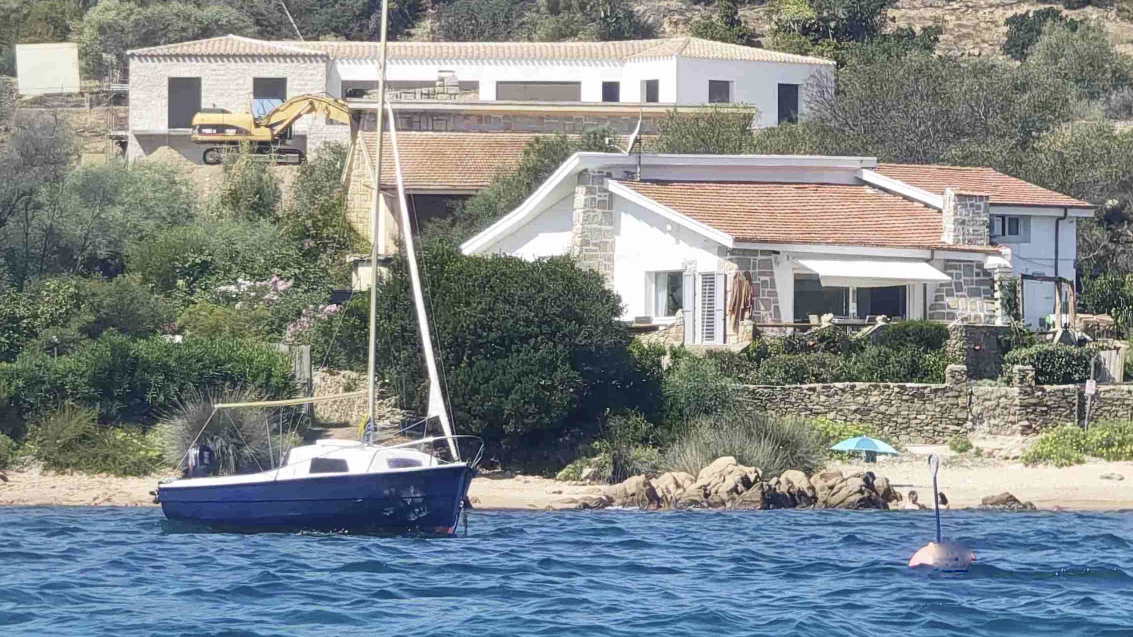 Cantieri edilizi sulla costa di Porto Taverna: il GrIG richiede verifiche immediate 