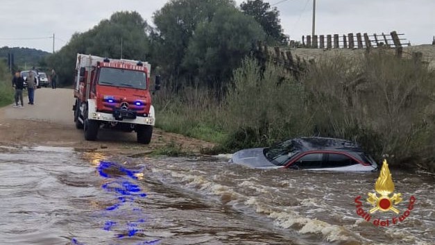 Disavventura sulla strada Olbia-Arzachena: auto travolta nel Rio San Giovanni