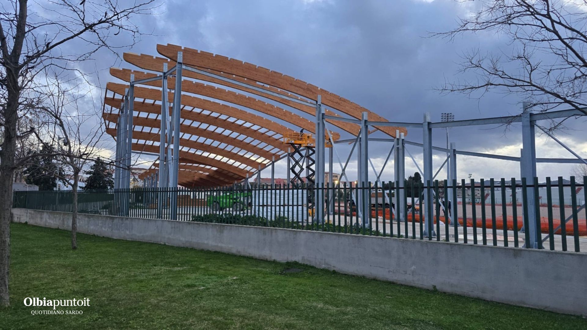 Olbia: allo stadio Caocci prende forma la nuova copertura hi-tech per il pistino di atletica indoor