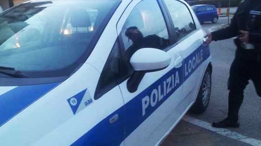 Olbia, sorpresi a consumare droga in auto: due denunce e patente ritirata