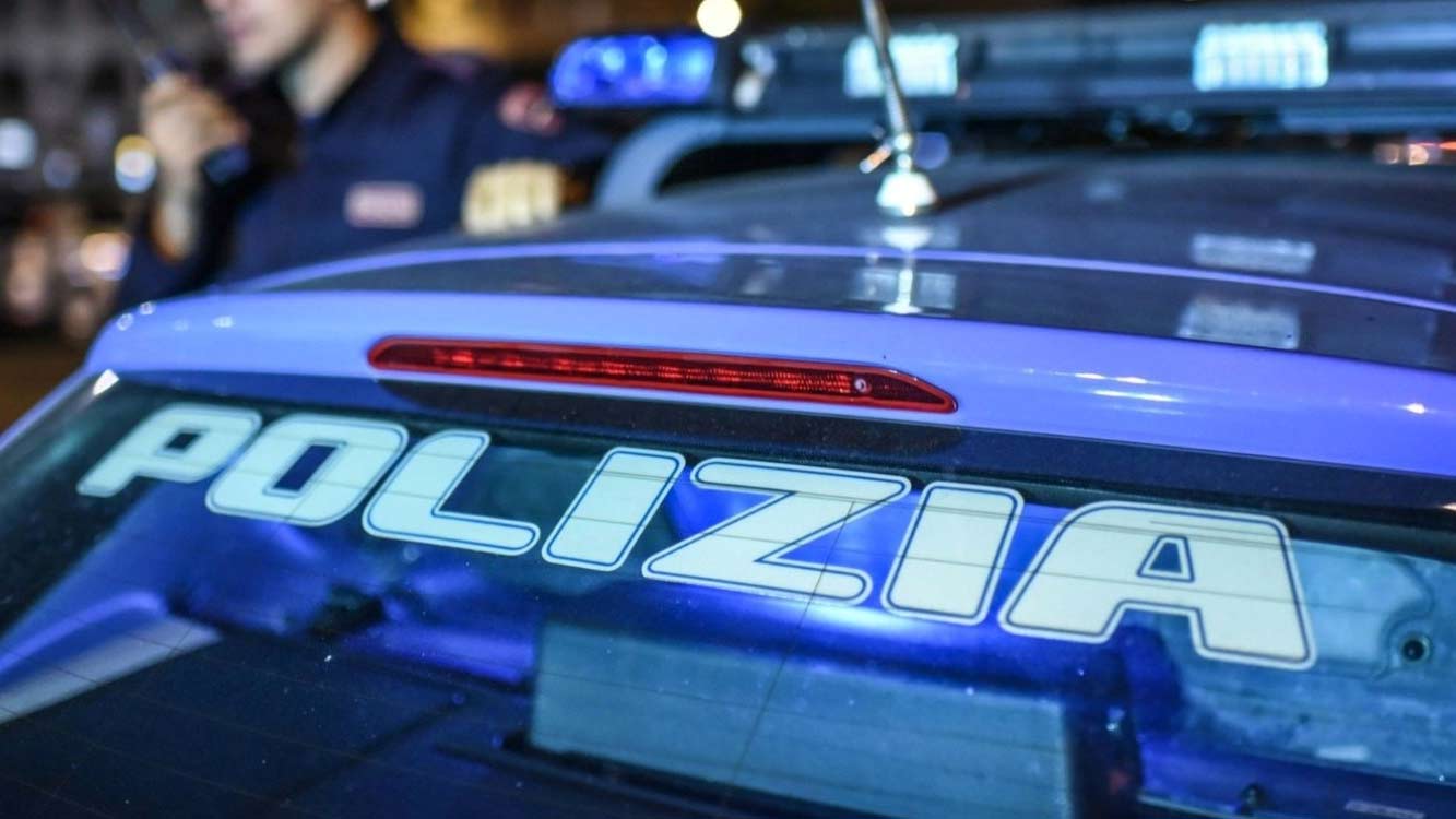 Evade dai domiciliari e minaccia un passante: tensione a Olbia