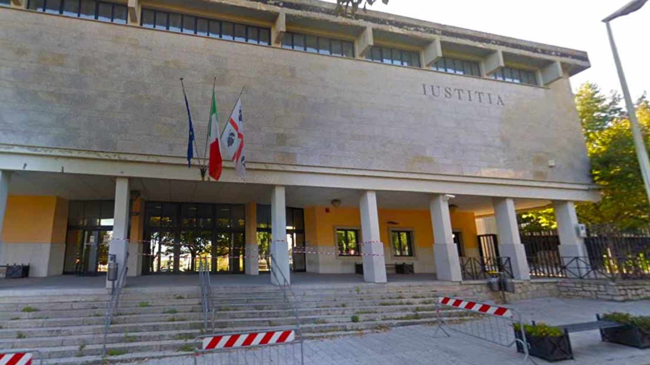 Arzachena, processo per maltrattamenti e violenza sessuale a bordo di un'imbarcazione